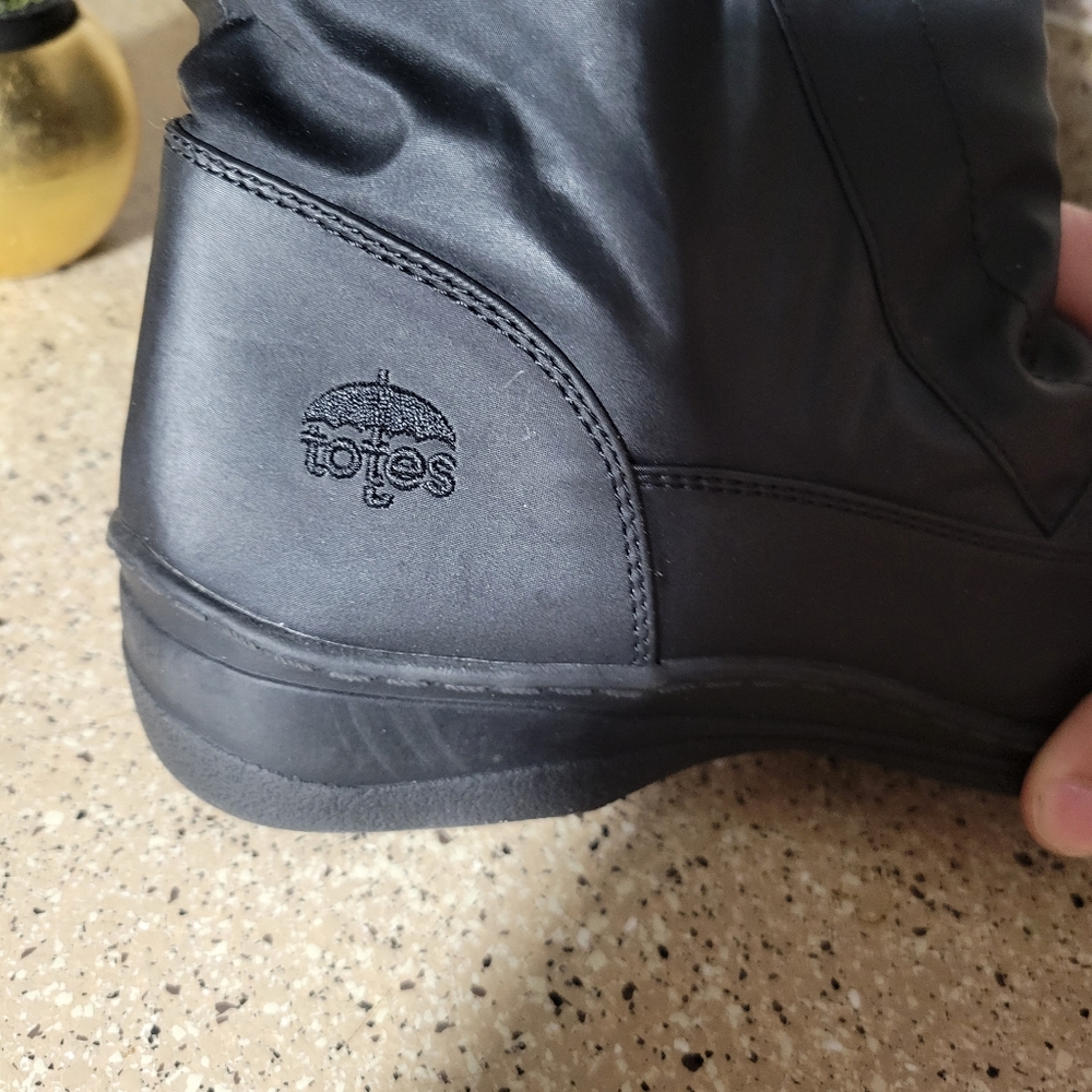 Totes Boots - Picture 3 of 5